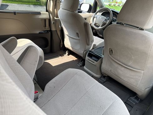 Used 2013 Toyota Sienna LE w/ Towing Pkg FWD image 29