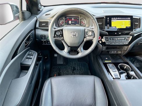 Used 2025 Honda Passport Black Edition image 22