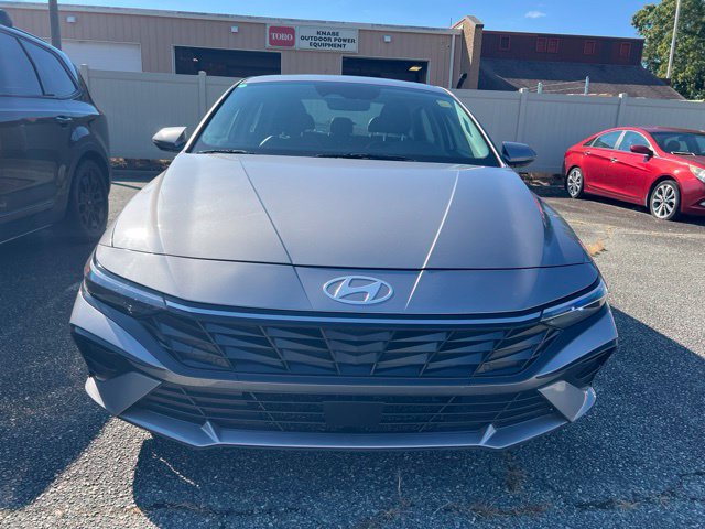 Used 2025 Hyundai Elantra Limited FWD image 5
