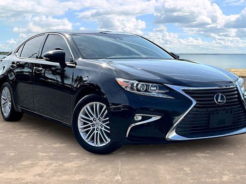 Used 2017 Lexus ES 350 w/ Accessory Package 2 FWD image 3