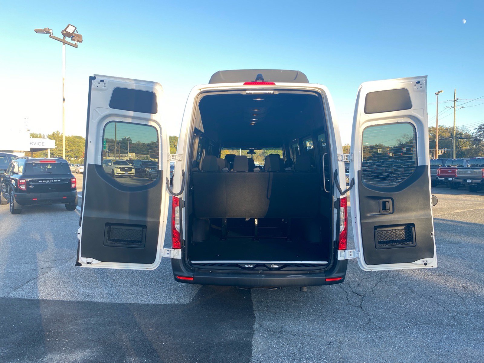 Used 2025 Mercedes-Benz Sprinter 2500 image 8