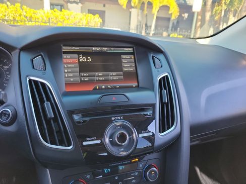 Used 2015 Ford Focus Titanium image 22