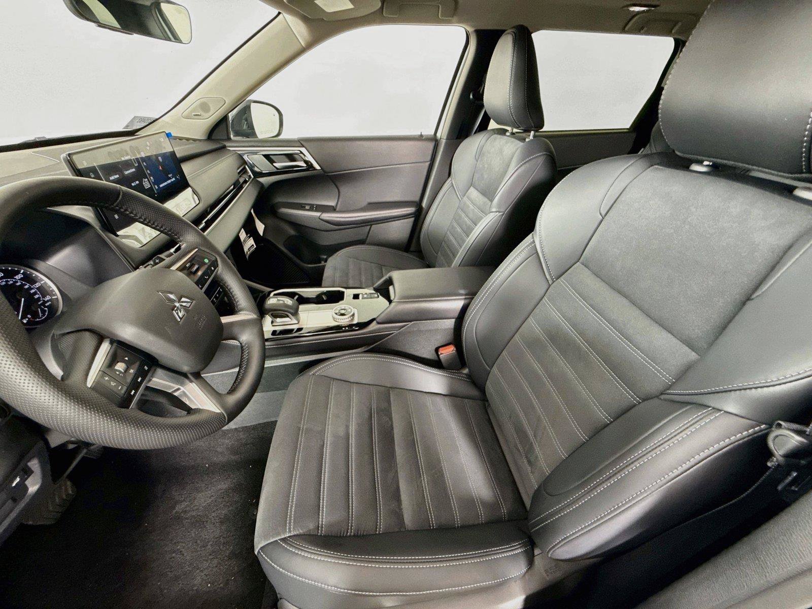 Used 2026 Mitsubishi Outlander AWD image 11