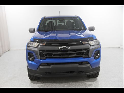 Used 2024 Chevrolet Colorado LT w/ LT Convenience Package II AWD/4WD image 2