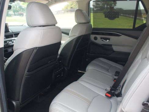 Used 2025 Honda Pilot Touring image 16