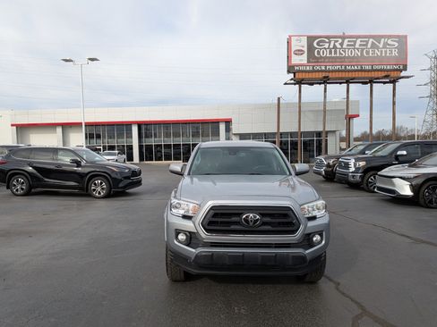 Used 2020 Toyota Tacoma SR5 image 3