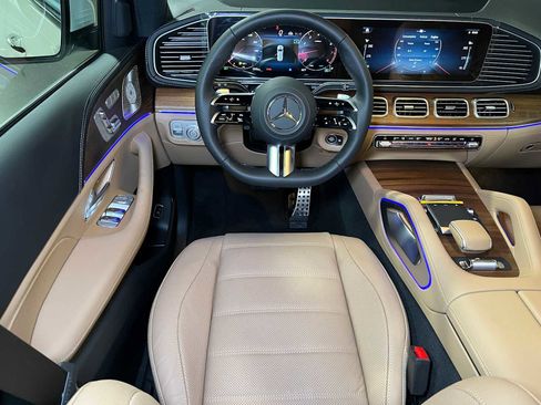 New 2025 Mercedes-Benz GLS 580 4MATIC image 35