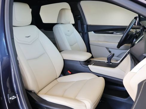 Used 2018 Cadillac XT5 FWD image 19