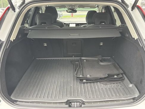 Certified 2024 Volvo XC60 B5 Plus w/ Protection Package Premier AWD/4WD image 27