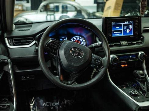 Used 2021 Toyota RAV4 LE image 15