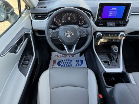 Used 2023 Toyota RAV4 XLE Premium image 17