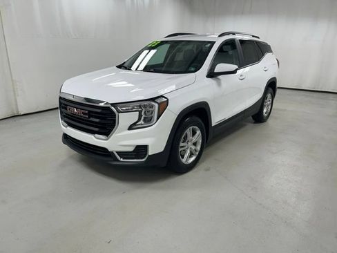 Used 2023 GMC Terrain SLE w/ Driver Convenience Package AWD/4WD image 2