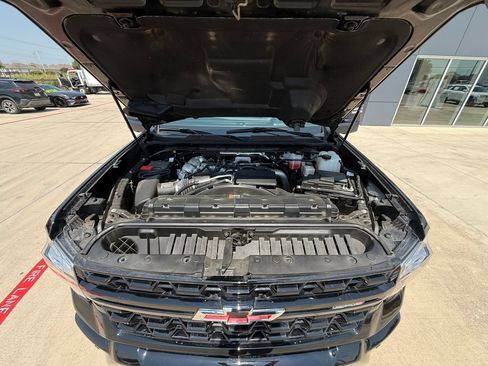 Used 2025 Chevrolet Silverado 2500 ZR2 w/ Technology Package AWD/4WD image 19