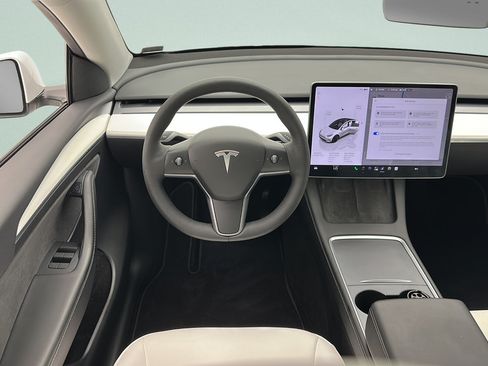 Used 2023 Tesla Model Y AWD image 11