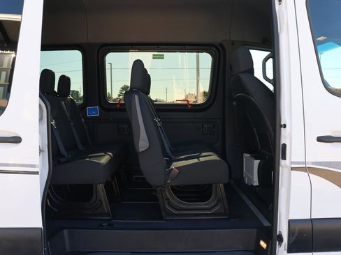 Used 2019 Mercedes-Benz Sprinter 2500 image 19