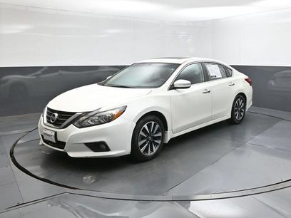 Used 2017 Nissan Altima 2.5 SL w/ 2.5 Technology Package