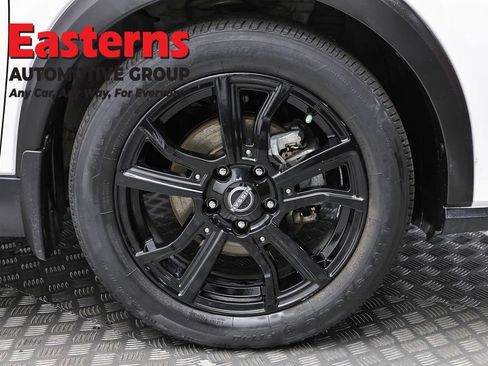 Used 2023 Nissan Kicks SR w/ SR Premium Package FWD image 32