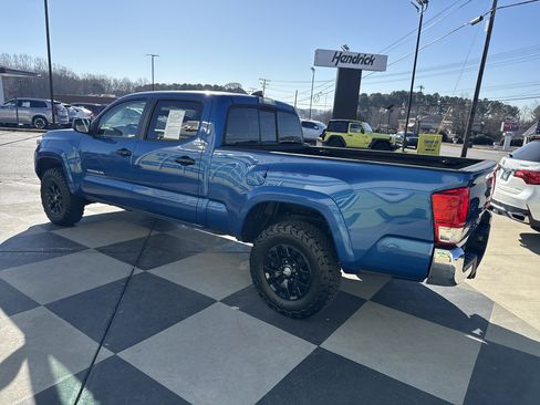 Used 2017 Toyota Tacoma SR5 w/ Tow Package image 8