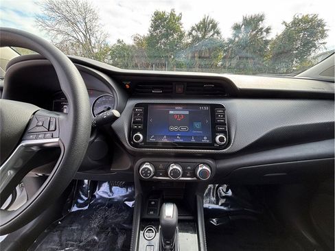 Used 2023 Nissan Kicks SV image 11