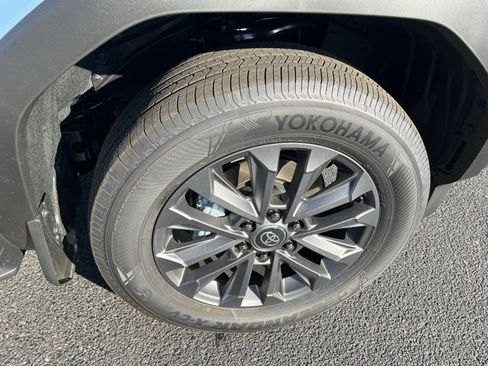 Certified 2025 Toyota Land Cruiser image 12