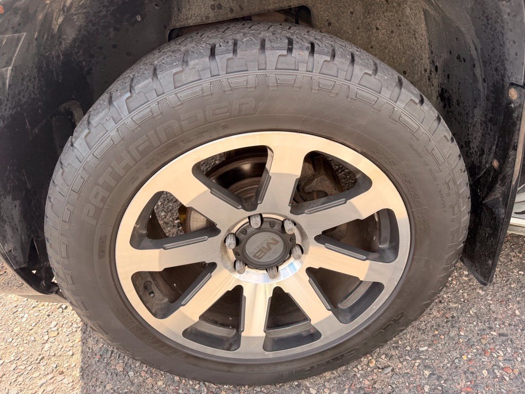 Used 2011 GMC Yukon XL Denali AWD/4WD image 19