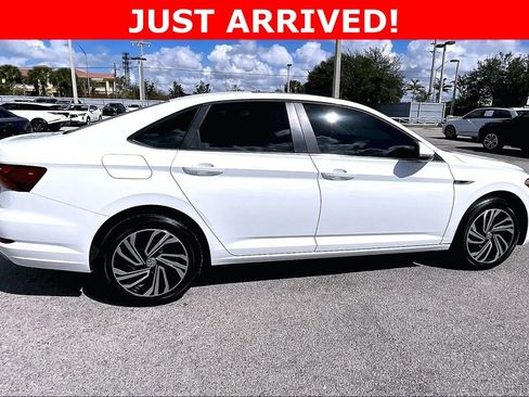 Certified 2020 Volkswagen Jetta SEL Premium image 4