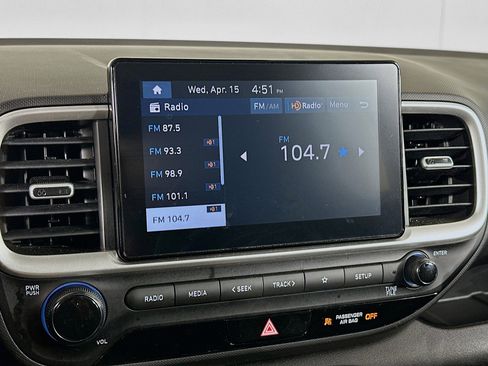 Used 2025 Hyundai Venue SEL image 21