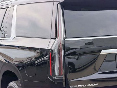 Used 2026 Cadillac Escalade ESV 4WD image 13
