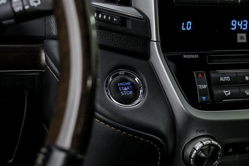 Used 2020 Toyota Land Cruiser Heritage Edition AWD/4WD image 30