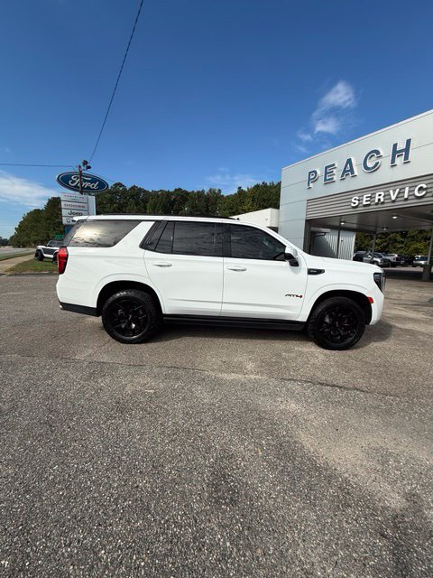 Used 2022 GMC Yukon AT4 w/ Technology Package AWD/4WD image 3