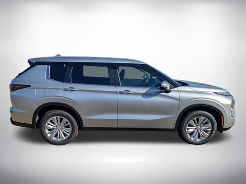 New 2026 Mitsubishi Outlander ES image 2