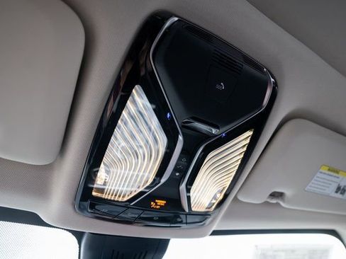 Used 2022 BMW X7 xDrive40i w/ Premium Package image 27