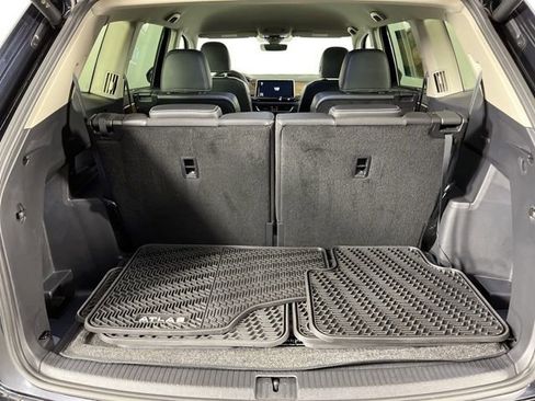 Used 2024 Volkswagen Atlas SE w/ Black Wheel Package image 52