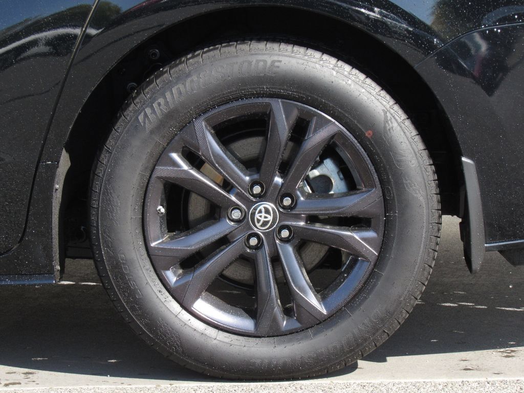 Used 2024 Toyota Sienna XSE AWD/4WD image 41