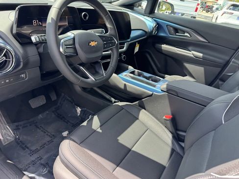 New 2026 Chevrolet Equinox EV LT w/ Convenience Package II FWD image 12