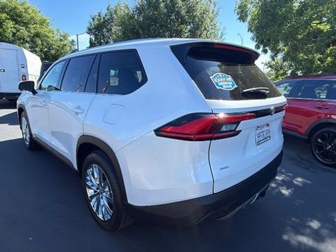 Used 2024 Toyota Grand Highlander AWD image 6