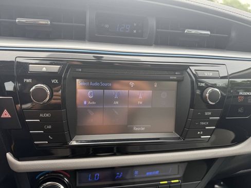 Used 2015 Toyota Corolla LE FWD image 19