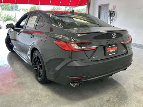 Used 2025 Toyota Camry SE w/ Convenience Package FWD image 5