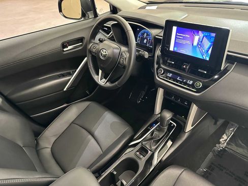 Certified 2024 Toyota Corolla Cross XLE image 30