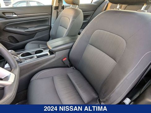 Used 2024 Nissan Altima 2.5 SV image 19