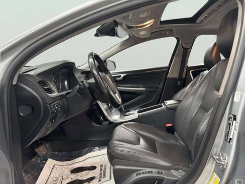 Used 2017 Volvo S60 T5 Dynamic image 12