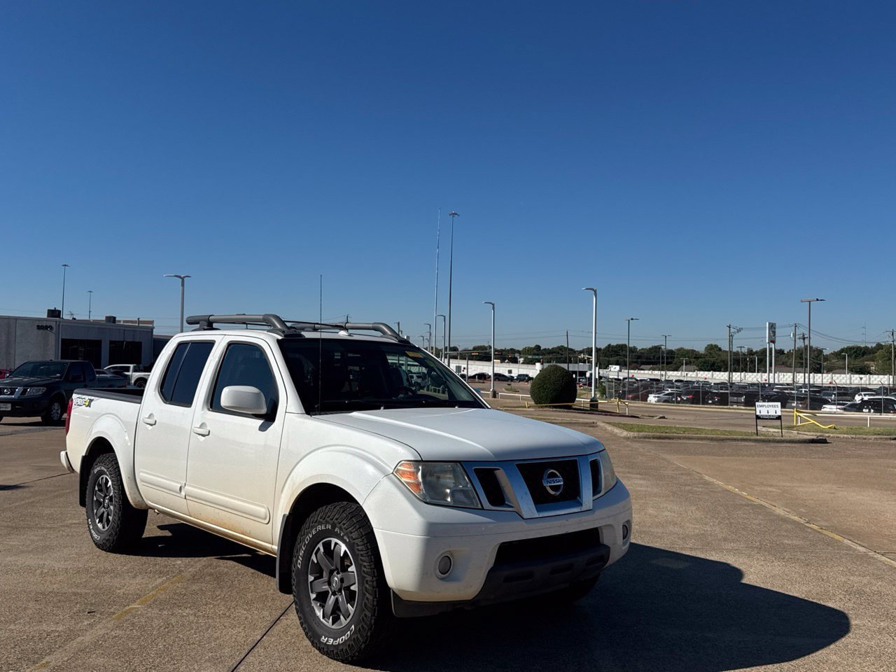 Used 2015 Nissan Frontier PRO-4X w/ Pro-4x Luxury Package AWD/4WD image 1