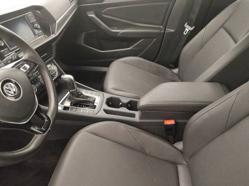 Used 2019 Volkswagen Jetta SE w/ Cold Weather Package FWD image 17