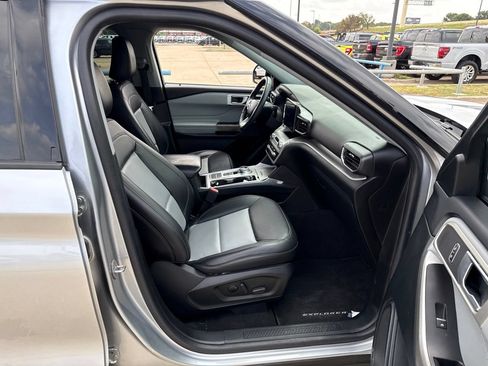 Used 2023 Ford Explorer XLT w/ Equipment Group 202A RWD image 14