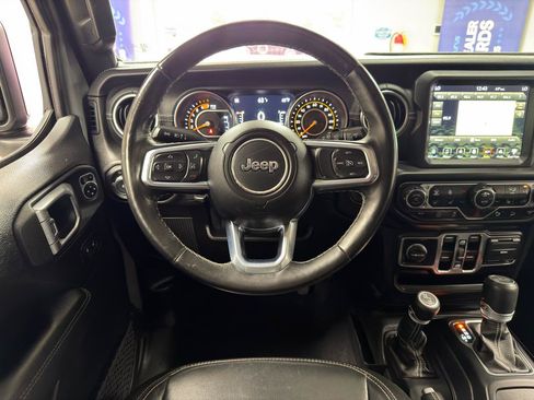 Used 2019 Jeep Wrangler Unlimited Sahara w/ Uconnect 4C Nav & Sound Group AWD/4WD image 27