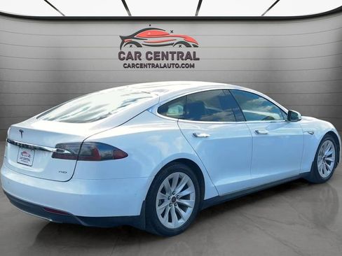 Used 2015 Tesla Model S 70D image 5