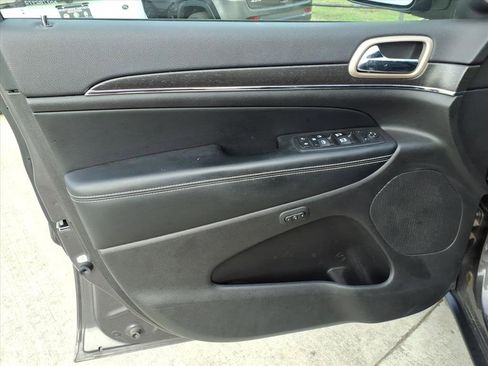 Used 2017 Jeep Grand Cherokee Limited w/ Trailer Tow Group IV image 16