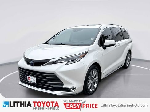 Certified 2021 Toyota Sienna Platinum image 1