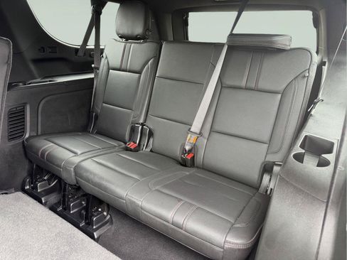 Used 2022 Chevrolet Suburban RST w/ Luxury Package AWD/4WD image 7