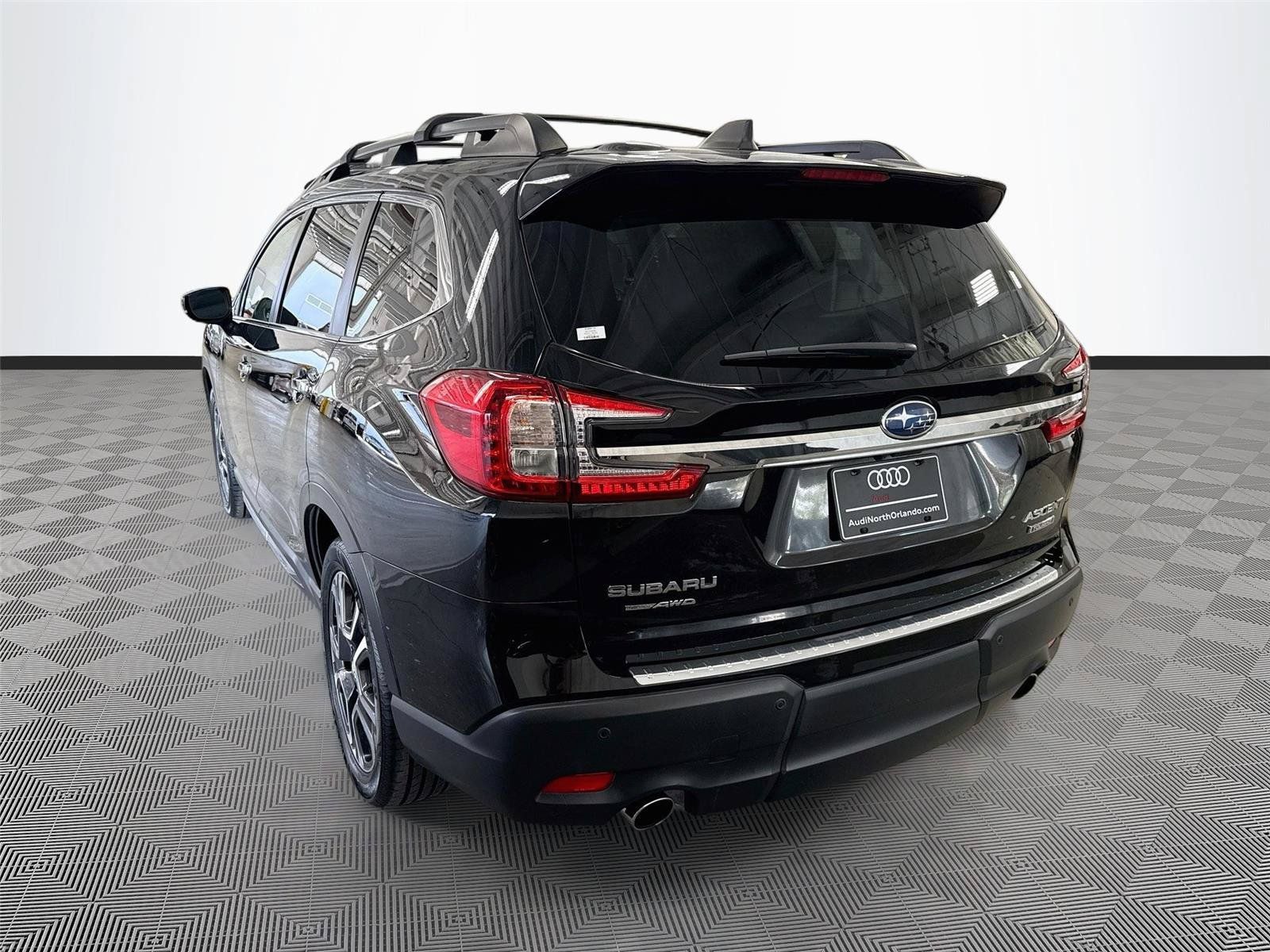Used 2024 Subaru Ascent Touring AWD/4WD image 5